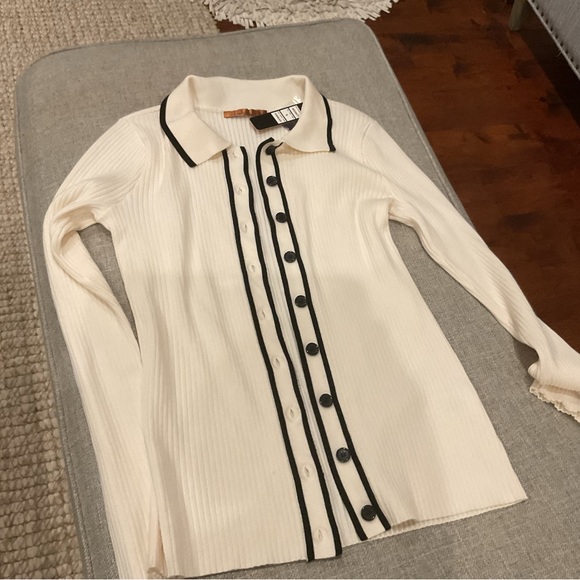 Nice jacket for women, knitwear 
Off white, M size - Picture 2 of 4